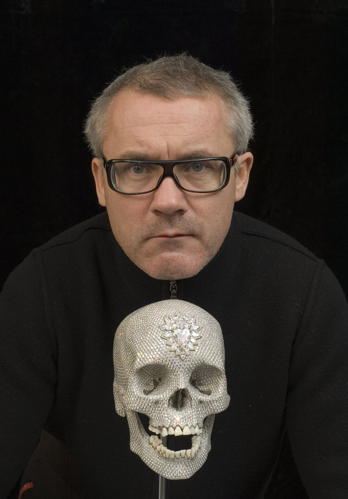 Damien Hirst and platinum skull Image source: https://garethleaney.wordpress.com