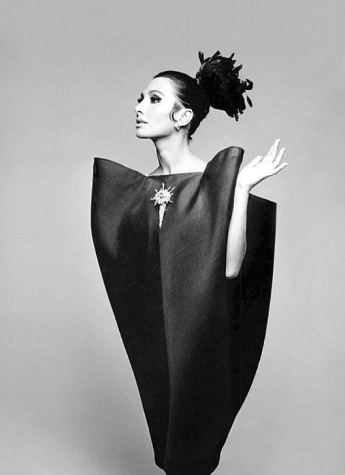 The envelope dress Balenciaga. Image source: The FashionSpot.com