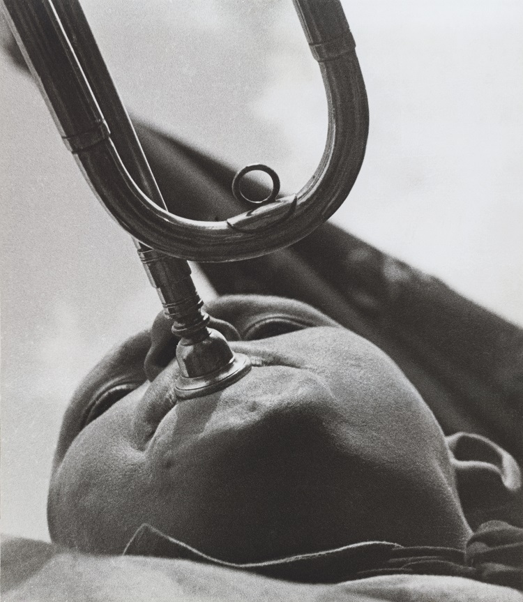 Alexander Rodchenko Pioneer-Trumpet Player. 1930 Vintage Print Collection of Moscow House of Photography Museum/ Multimedia Art Museum Moscow © A. Rodchenko – V. Stepanova Archive  ©Moscow House of Photography Museum 