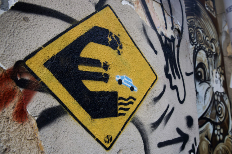 Un graffito realizzato dall'artista Wild Drawing, Atene, 18 giugno 2015. (AP Photo/Petros Giannakouris)