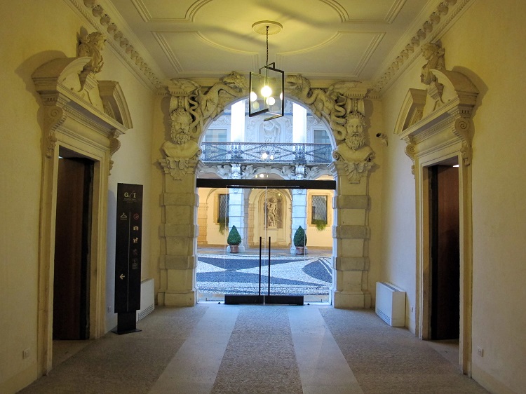 Palazzo Leoni Montanari 1