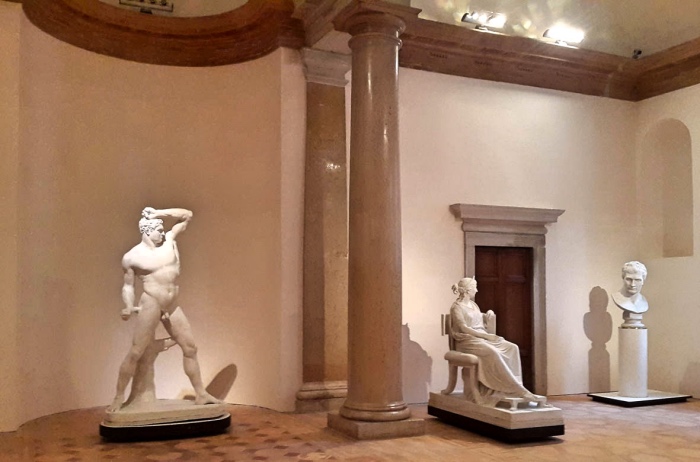 Venezia, Gallerie dell''Accademia, veduta del Tablino palladiano con i gessi di Canova (Creugante, Madama Letizia e Napoleone)