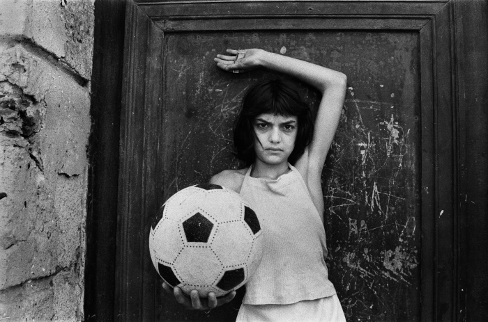 Letizia Battaglia | La bambina con il pallone