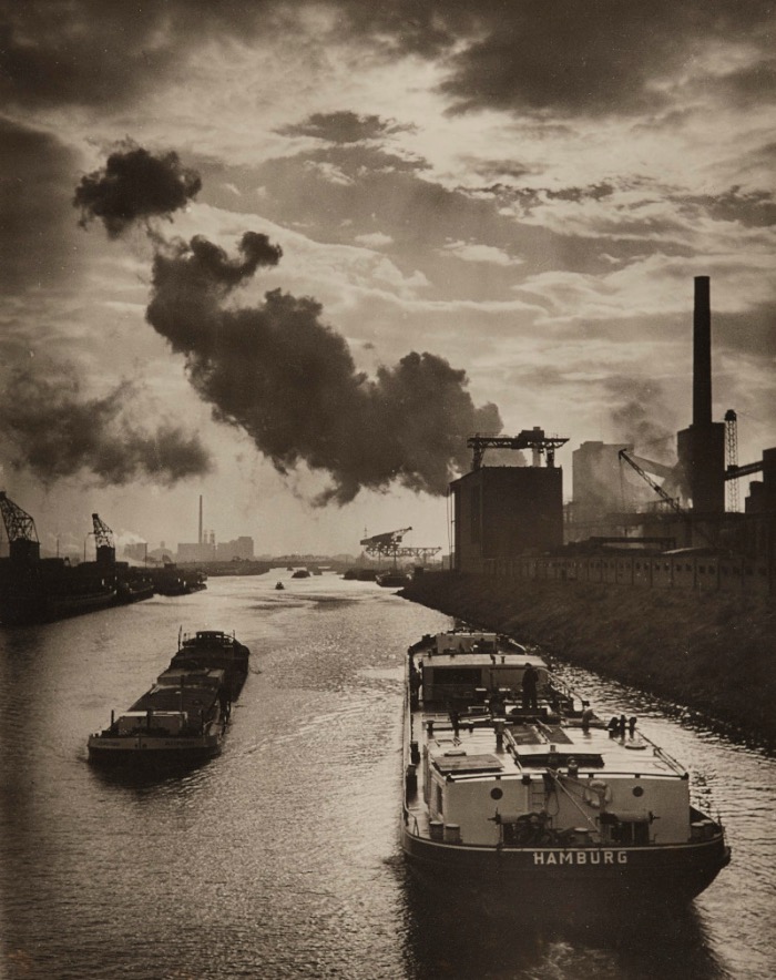 RUTH HALLENSLEBEN | Carbone e carburante sul Rhein-Herne-Kanal a Gelsenkirchen