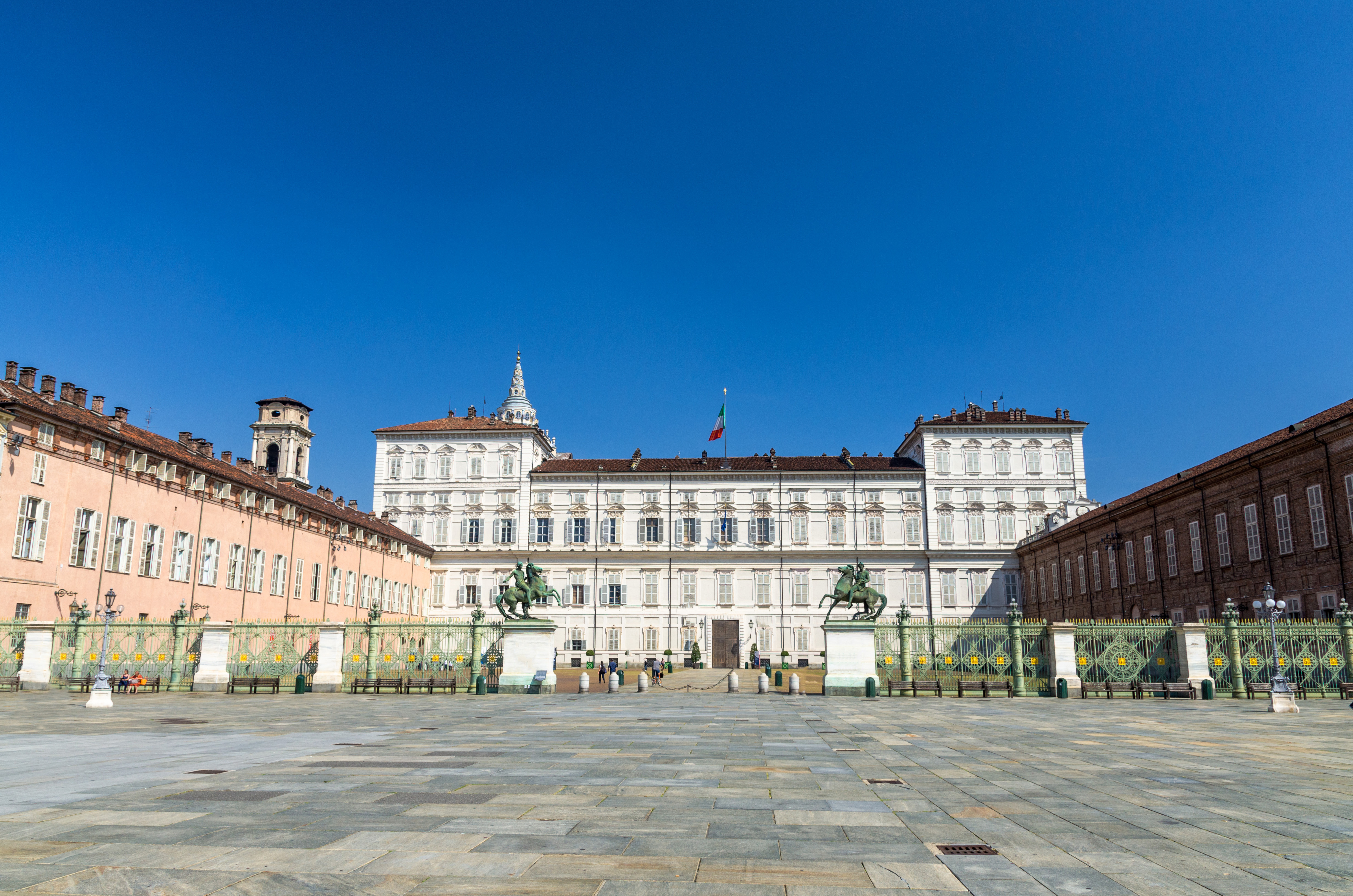Royal,Palace,Palazzo,Reale,Building,On,Castle,Square,Piazza,Castello