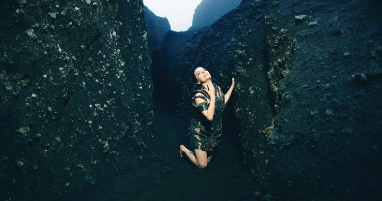 fotogramma da “Black Lake,” commissionato dal Museum of Modern Art, New York, e diretto da Andrew Thomas Huang